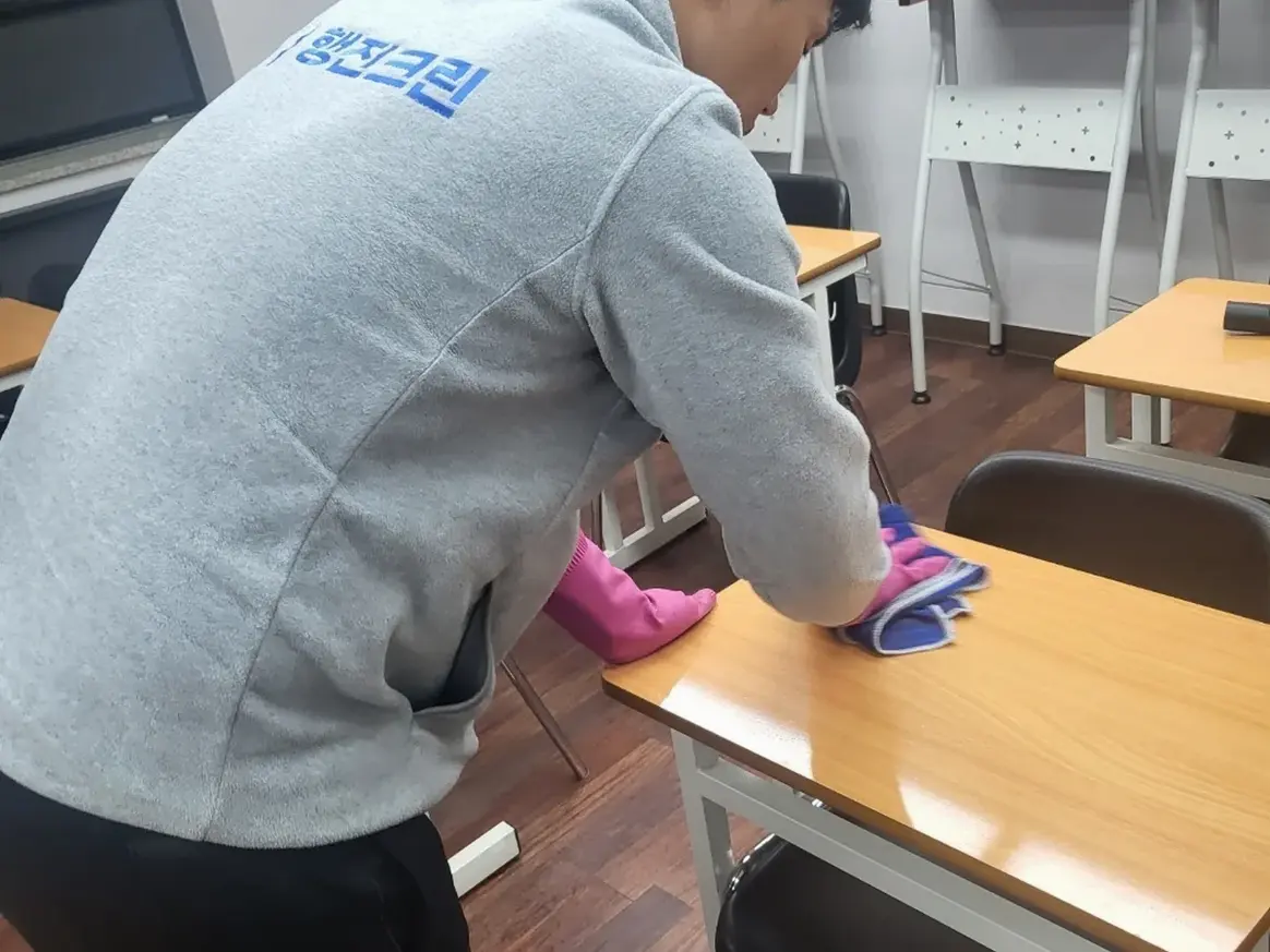 안성시 구포동 유치원 책걸상 교실 위생청소 사례 - 행진크린