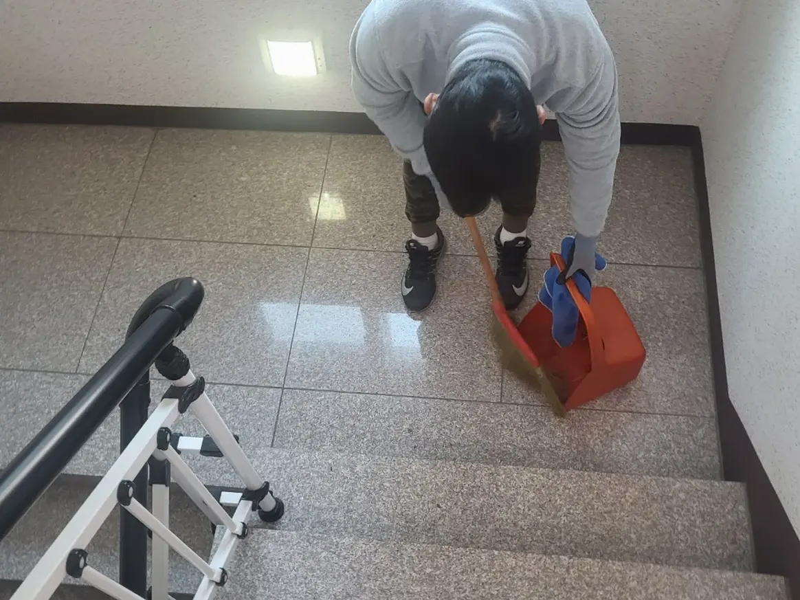 안성시 대덕면 오피스 기계실 장비 주변 정밀 위생청소 사례 - 행진크린